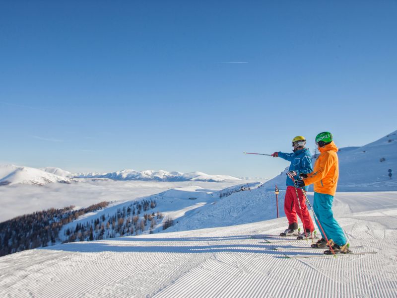 Skifahrer mit Panoramablick